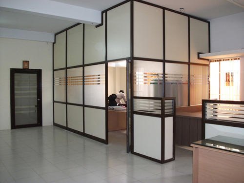 Royal Decorative Aluminium Office Partition, Dimensionsize: 10'x10'
